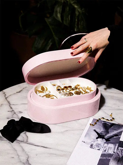 stort rosa smyckeskrin från misou i trä